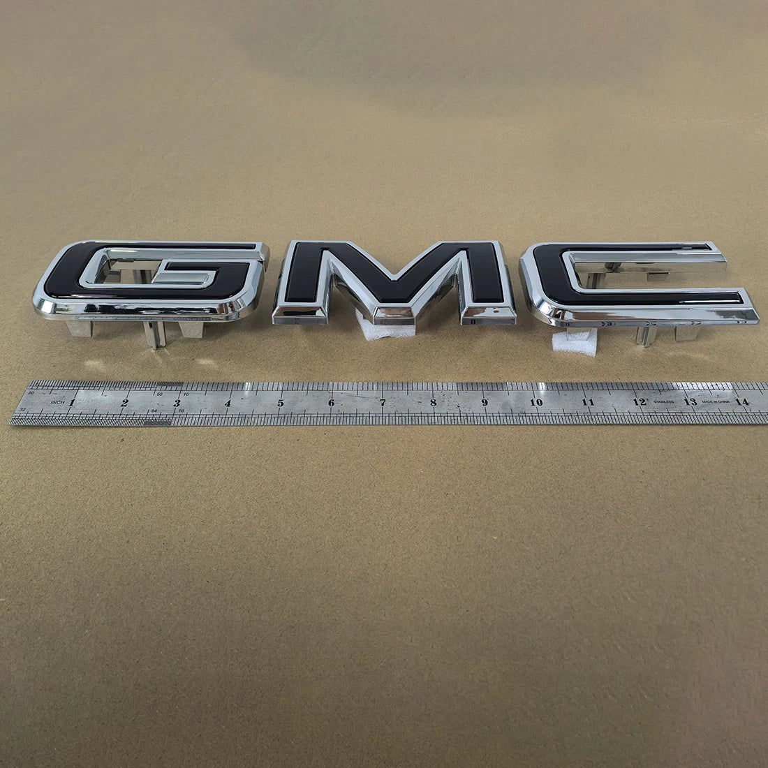 Front Grille GMC Emblem for 2021–2026 Terrain Acadia 2021–2022 Canyon (Chrome / Gloss Black) 1-pack