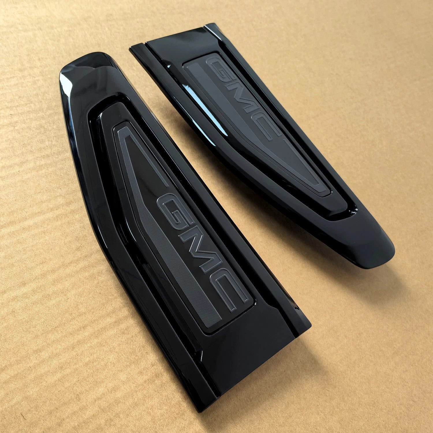 Fender Vent Emblem Badge Set for 2021–2024 GMC Yukon (XL) Left & Right (Black / Red)