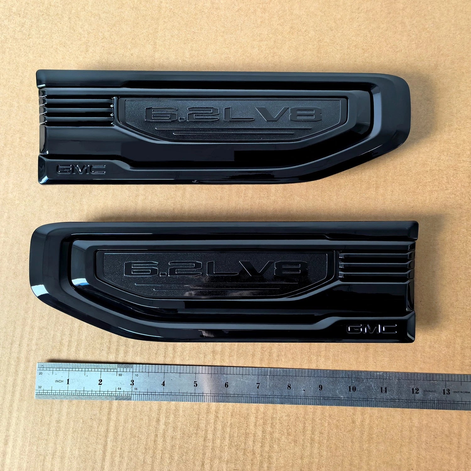 6.2L V8 Fender Vent Emblem Set for 2019-2026 GMC Sierra 1500 86532094 (Black / Red)